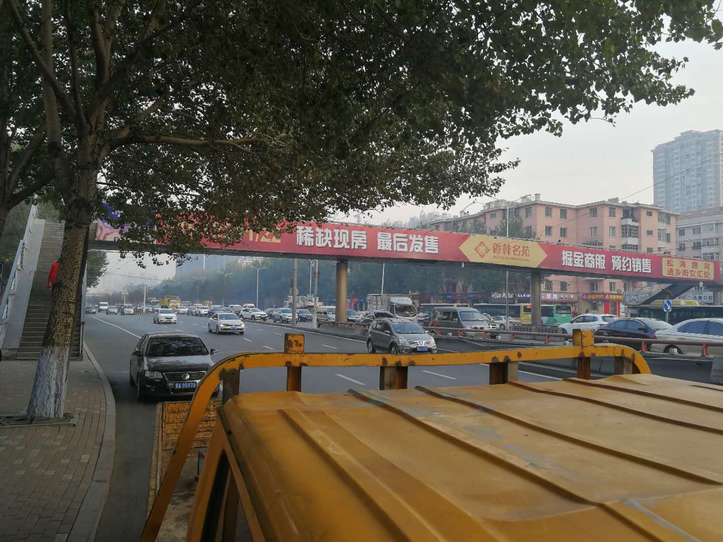 黑龙江哈尔滨动力区三大动力路乐松广场天桥单面大牌