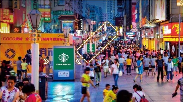 山东青岛北区台东三路步行街市民广场LED屏