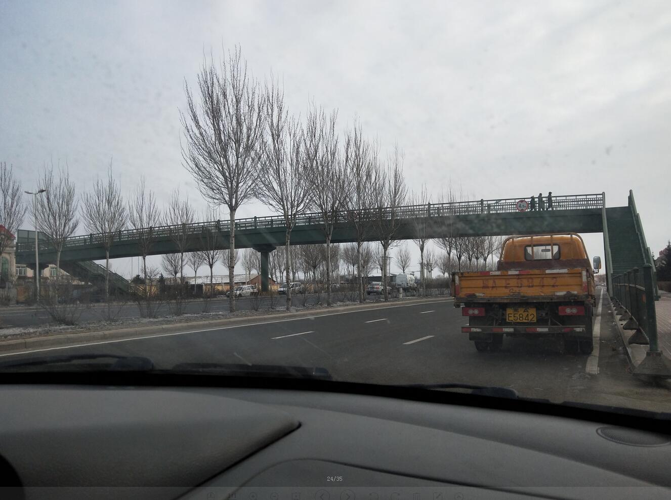 黑龙江哈尔滨道里区三环世一堂天桥单面大牌