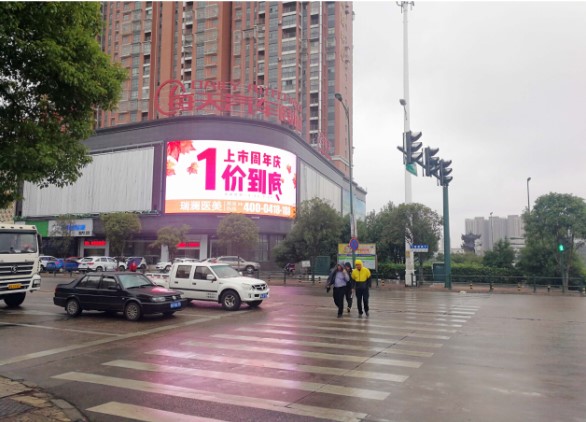 湖南长沙长沙县中南每天汽车城墙面街边设施LED屏