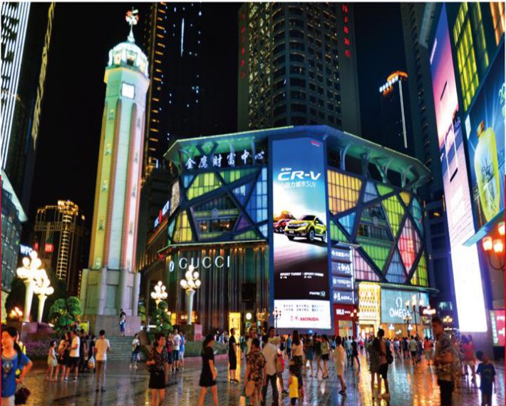 重庆渝中区解放碑金鹰财富中心墙体市民广场LED屏