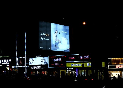 北京东城区北三环安贞桥苏宁电器面东墙体商超卖场灯箱