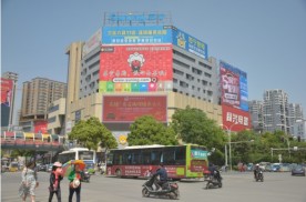 湖南岳阳市-步行街苏宁LED显示屏广告