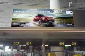 天津东丽区滨海国际机场T2航站楼国内办票岛上方机场灯箱