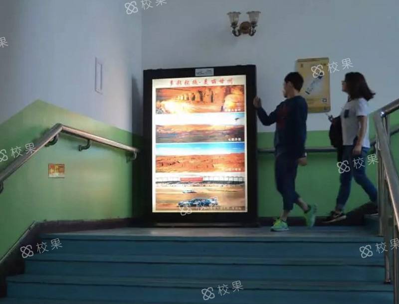 校果 - 北京印刷学院 校园灯箱广告投放