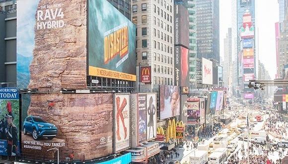 丰田的广告牌让你在纽约最喧闹的地方来一次户外攀岩