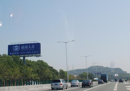 广东深圳坪山区广深高速公路北行K97+700高速公路单面大牌