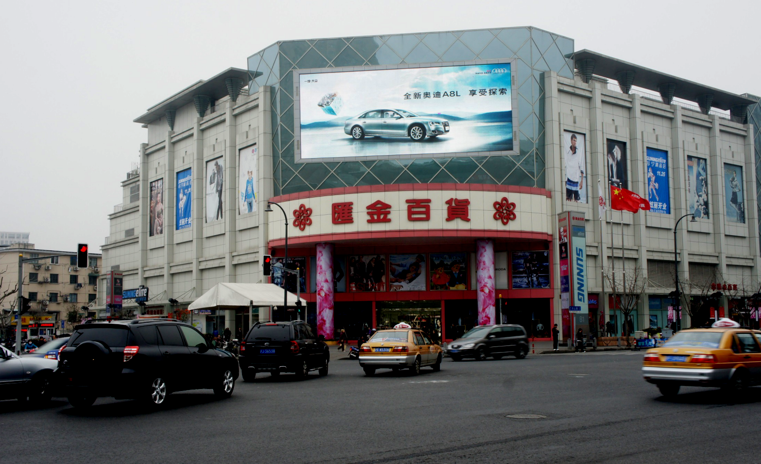 上海长宁区虹桥汇金百货商超卖场LED屏