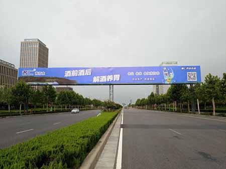 河南郑州中原区科学大道绕城东两公里跨街街边设施单面大牌