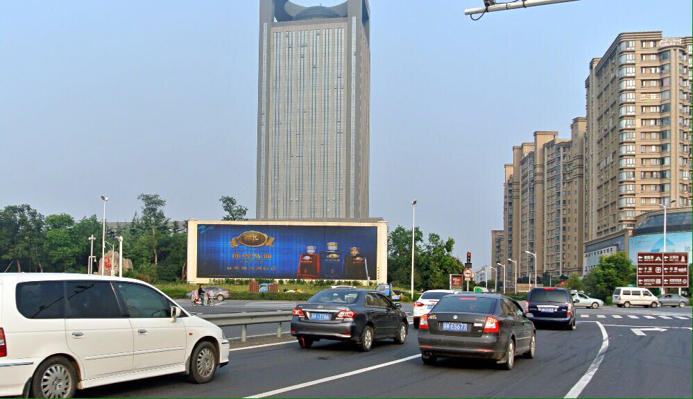 江苏扬州广陵区扬子江南绕城高速公路LED屏