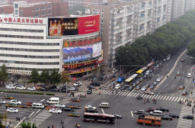 北京海淀区黄庄人民大学出版社（中关村南大街、海淀南路路口西南角）街边设施LED屏