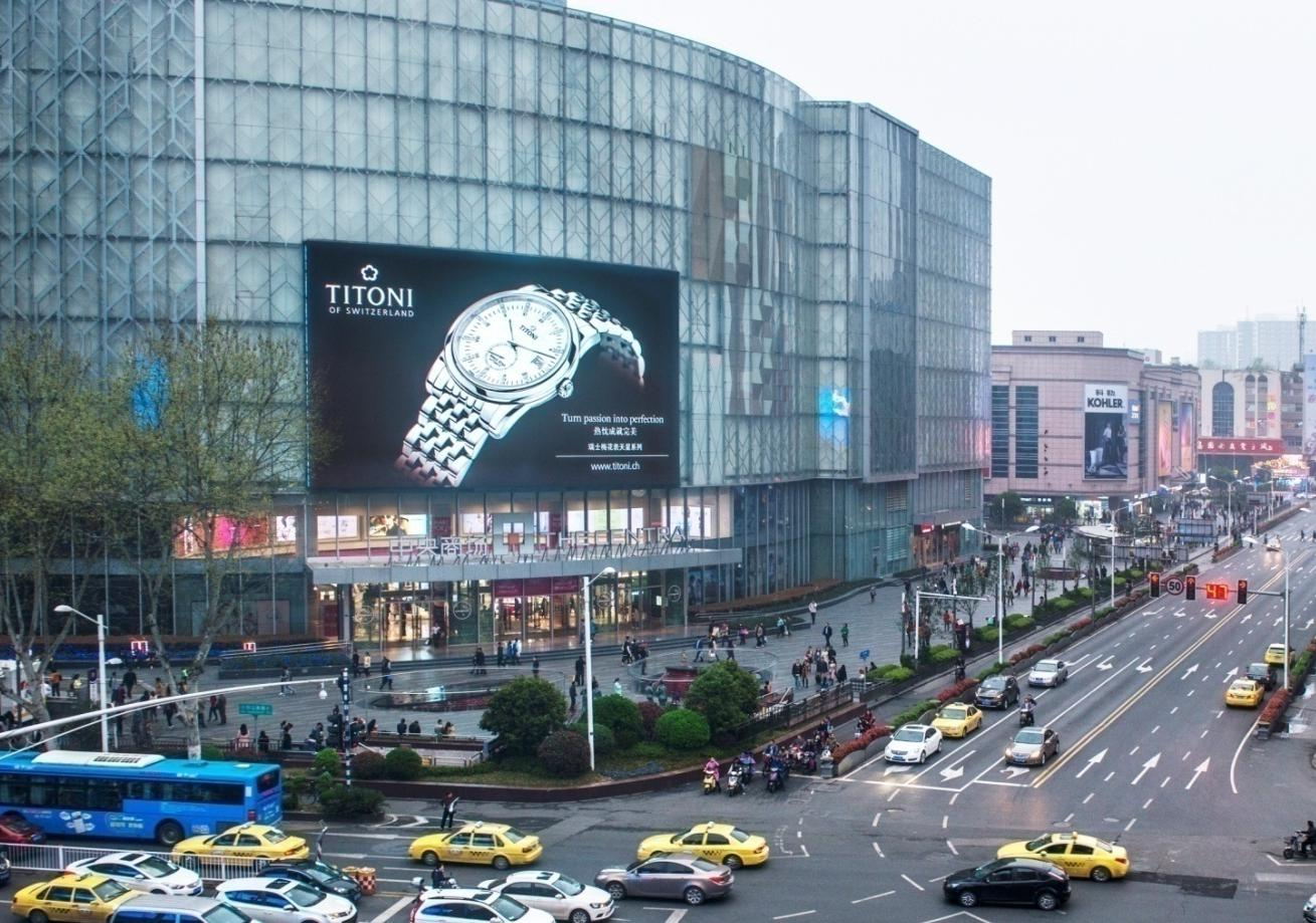 江苏南京白下区中山南路与淮海路交汇处中央商场街边设施LED屏