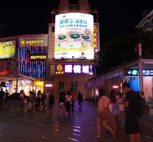 广东深圳罗湖区东门步行街东门金世界百货西墙面市民广场LED屏