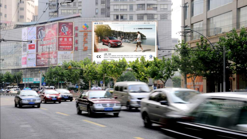 上海普陀区长寿路芳汇广场墙面市民广场单面大牌