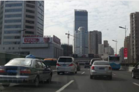上海市嘉定区五角场商圈东方商厦楼顶广告