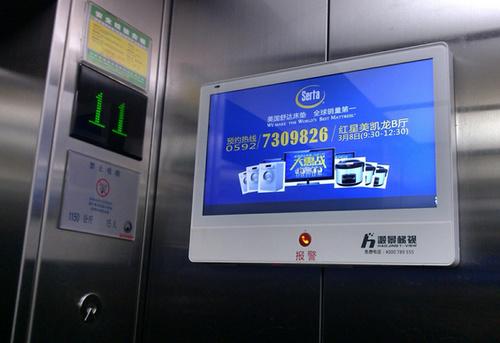 电梯广告机兼容报警功能，为人员安全保驾护航