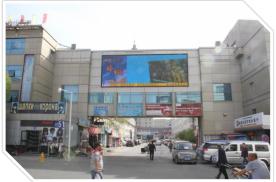 新疆乌鲁木齐天山区国际二类口岸边疆宾馆市场内一期市场与二期市场之间商超卖场LED屏