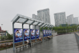 上海徐汇区滨江龙腾大道上休息厅街边设施框架海报