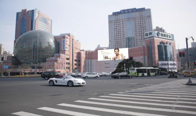 上海徐汇区美罗城墙面商超卖场单面大牌