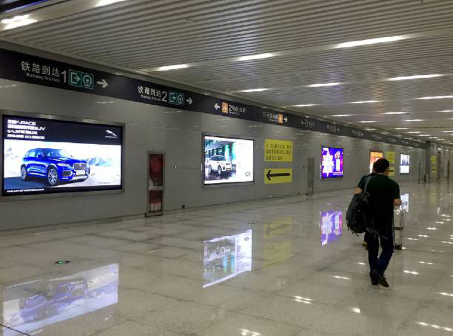 河南郑州新郑城际新郑机场站墙面机场灯箱