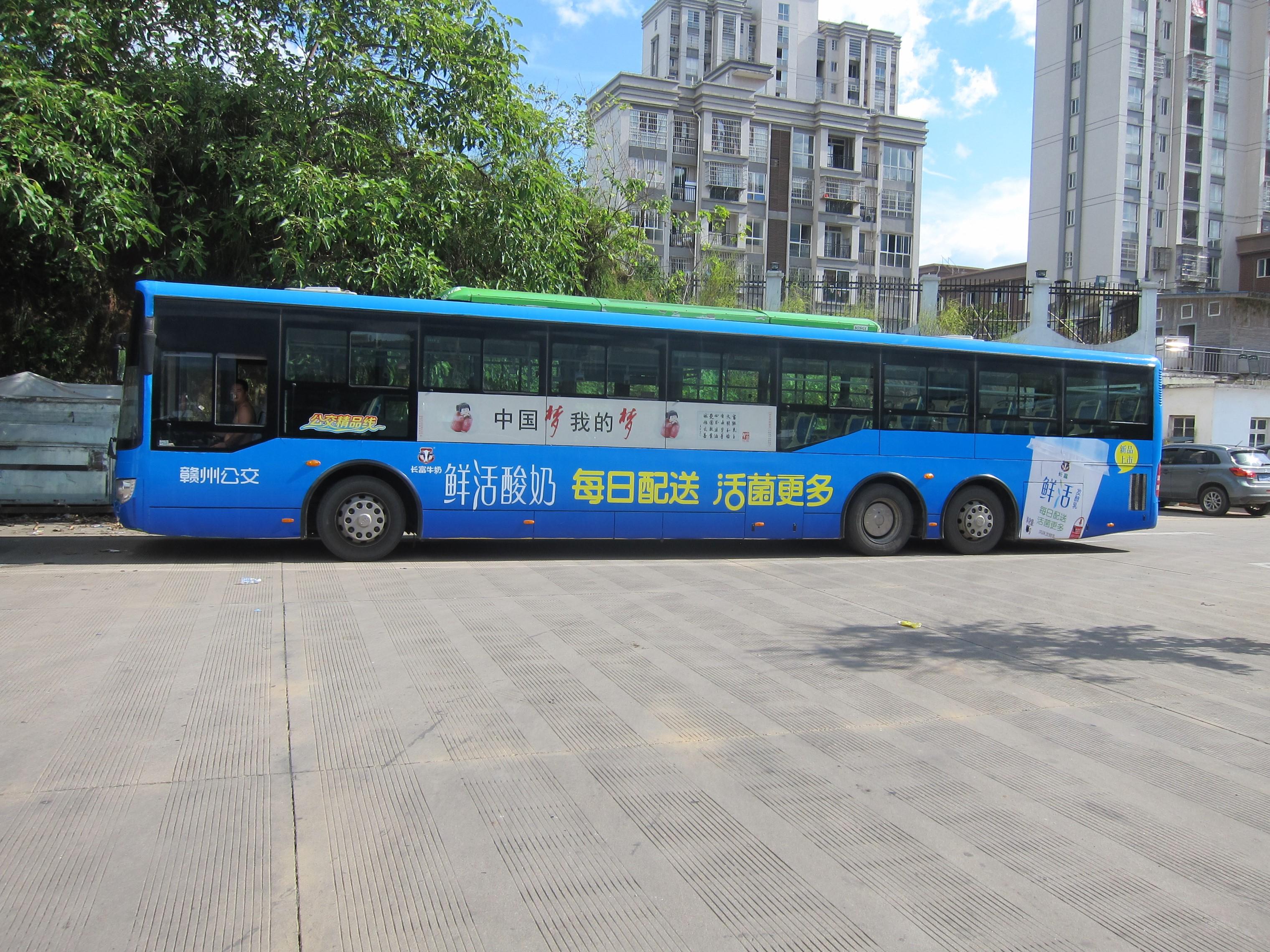 江西赣州K2路公交车车身