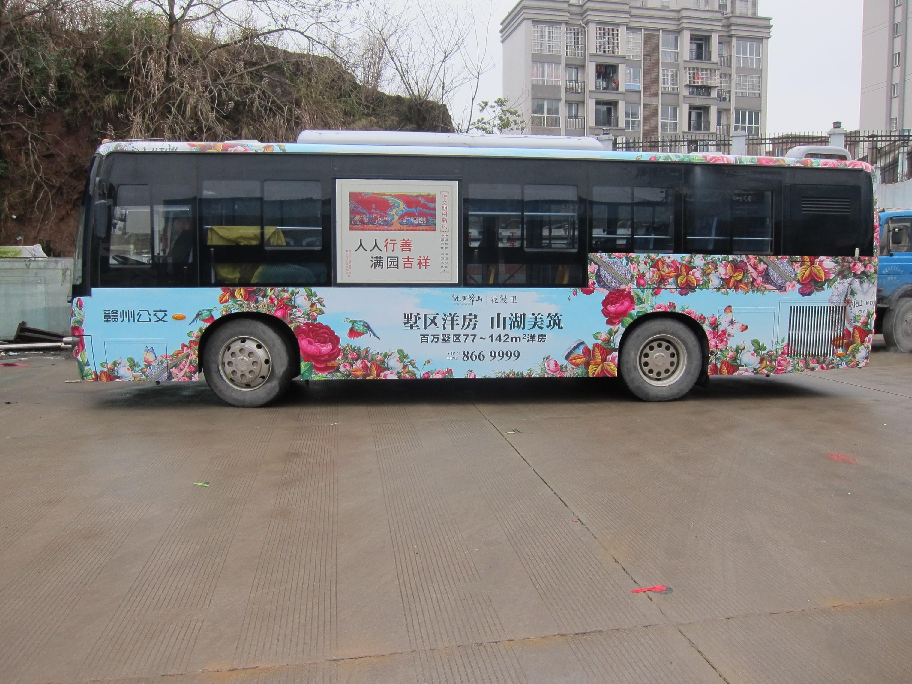 江西赣州32路公交车车身