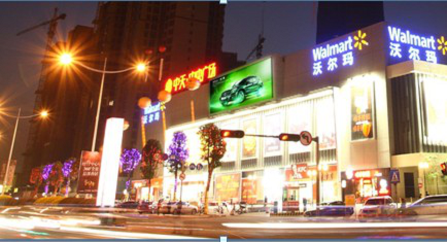 广东东莞中天中央广场（宏图路与城市风情街交汇处）市民广场LED屏