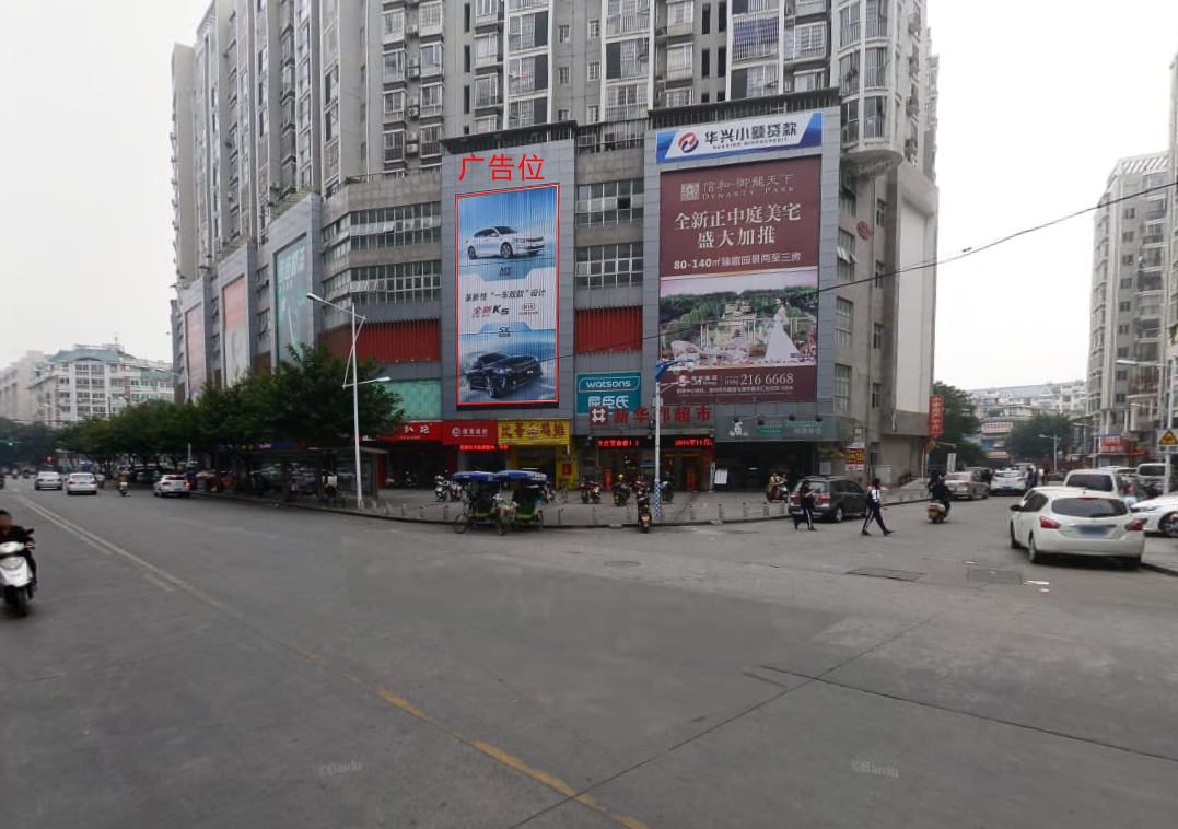 福建漳州芗城区延安广场新华都正门左侧街边设施多面翻大牌