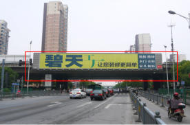江苏苏州姑苏区东环高架和葑门路互通处城市道路单面大牌