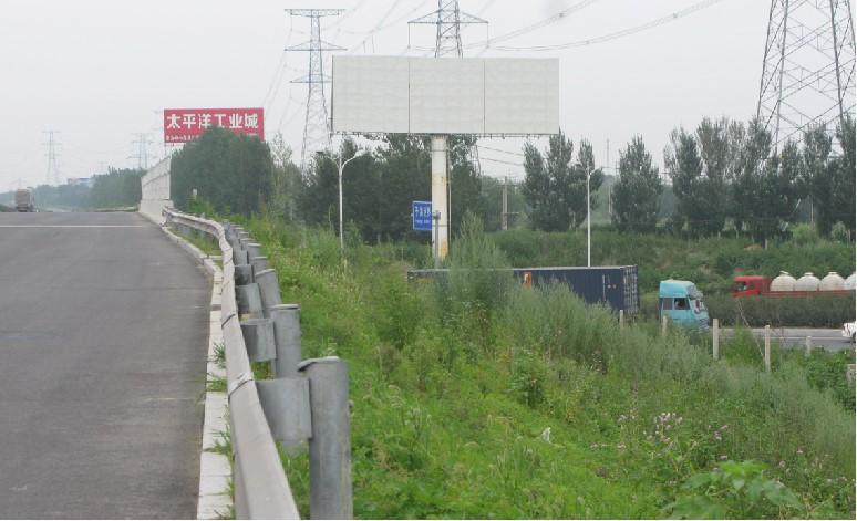 北京京沈高速K655与四环交汇处高速公路单面大牌