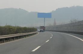 四川德阳成绵高速55km高速公路单面大牌