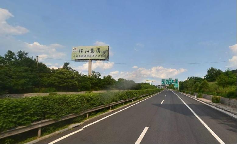 辽宁丹东丹阜高速丹东段2.5km处高速公路单面大牌