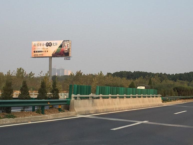 湖北武汉武黄高速k8+650处高速公路单面大牌