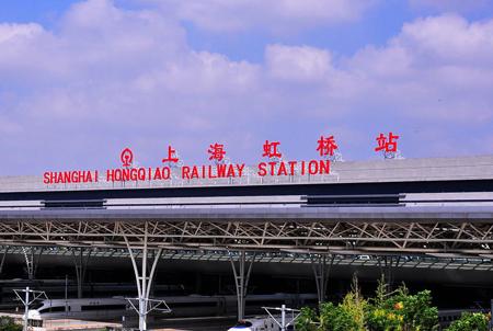 上海虹桥高铁站灯箱广告，想学习的朋友看过来？