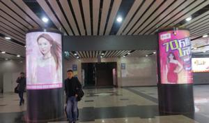 北京西站南二出站口灯箱广告位置形式分布 此文看后便可一清二楚!