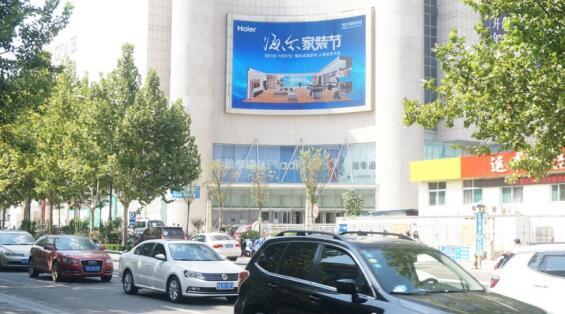 山东济南银座八一购物广场LED屏广告 它的种类也是很多的哦？