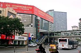 河南郑州二七区人民路二七塔东侧天然商厦街边设施单面大牌