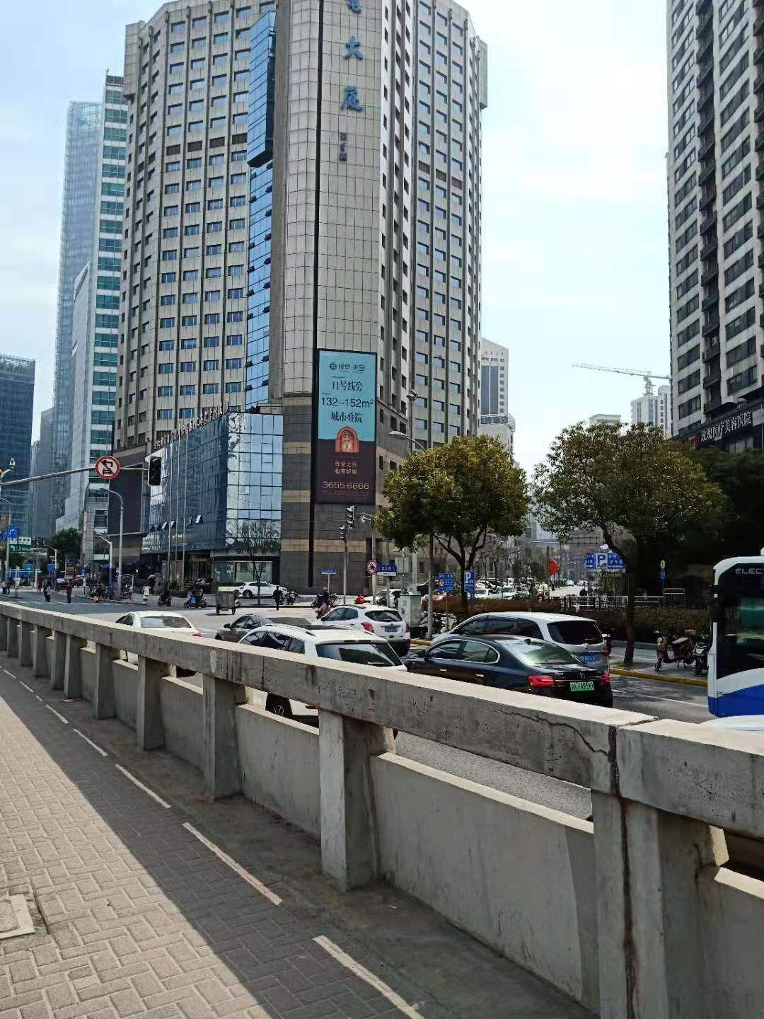 上海静安区恒丰路600号机电大厦墙面城市道路单面大牌