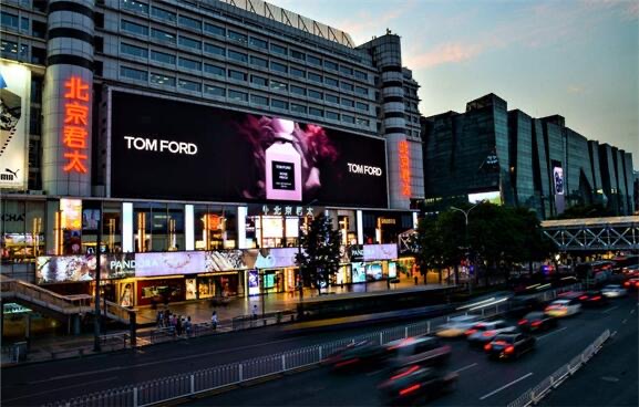 北京西城区西单君太百货京城东西向核心干道长安街与西单大街交汇处商超卖场LED屏