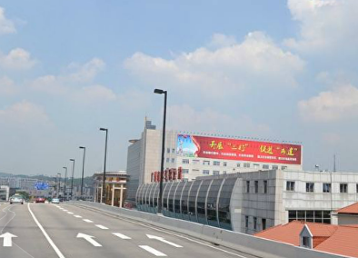 广东广州越秀区内环路壹马大厦（广州火车站旁）街边设施单面大牌