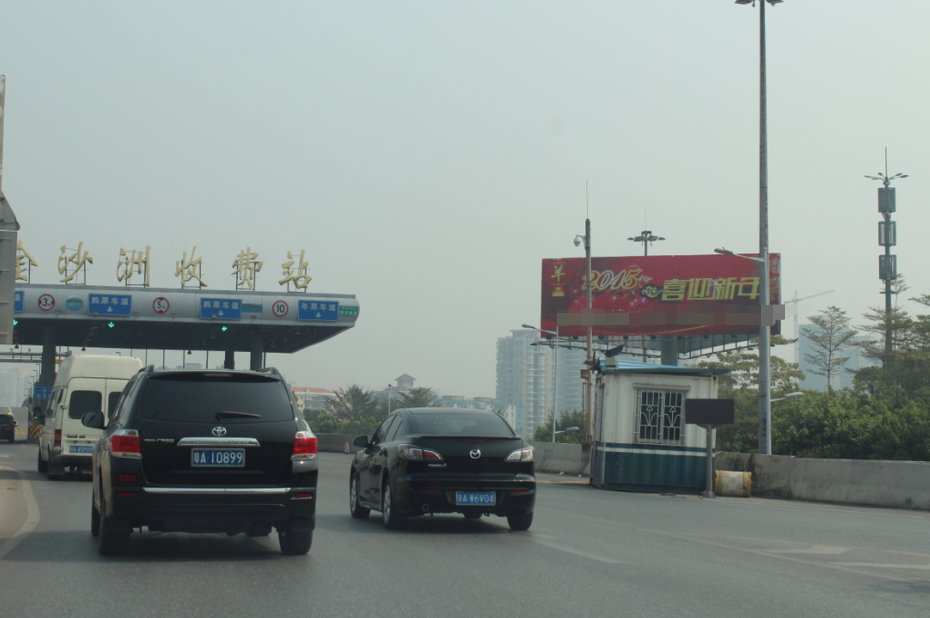 广东广州白云区广州金沙洲大桥（往佛山方向左侧）街边设施单面大牌