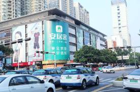 广东深圳南山区桃园路与常兴路交汇常兴天虹广告牌写字楼单面大牌