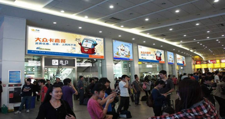 广东广州天河区天河客运站首层候车厅出口正上方（编号116-121）汽车站灯箱