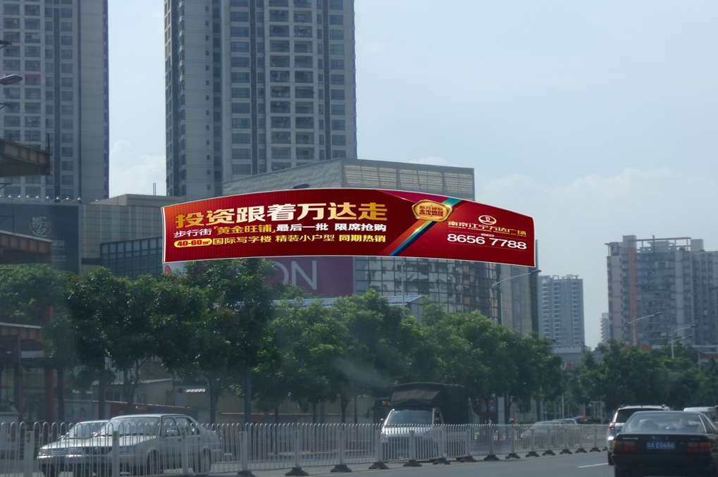 广东广州海珠区工业大道乐峰广场商超卖场单面大牌