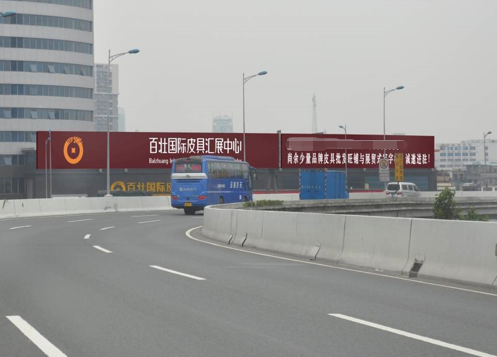 广东广州越秀区机场高三元里百壮皮具城街边设施单面大牌