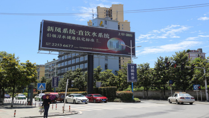 贵州遵义习水县赤水西路交通局旁（红绿灯处）街边设施单面大牌