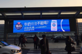 上海闵行区虹桥火车站出发层火车高铁LED屏