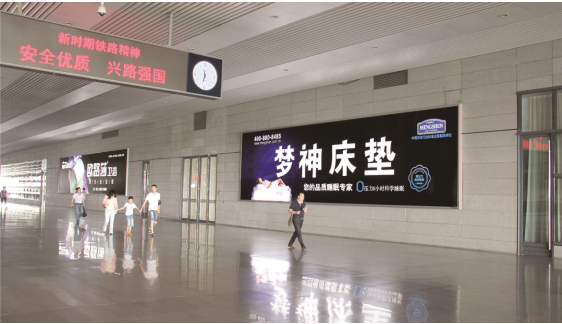 上海虹桥站站台层基本站台墙面灯箱火车高铁灯箱