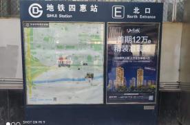 北京地铁四惠站出入口地铁轻轨灯箱