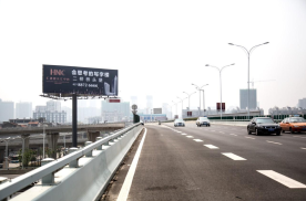 湖北武汉黄陂区﻿新机场高速二号线与三环交汇处高速公路单面大牌